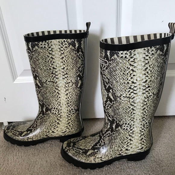 Henri Bendel rain boots - Picture 2 of 5
